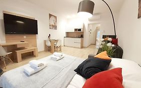 Old Town Apartments - B42